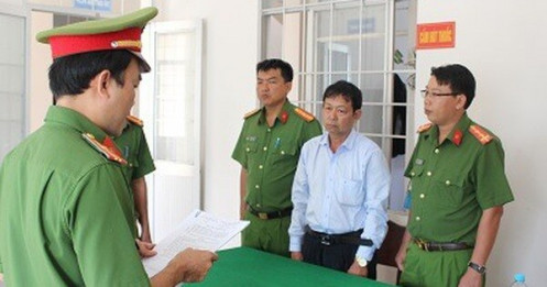 Cựu giám đốc Agribank ở Trà Vinh lấy 1 tỉ đồng tiền ký quỹ của khách để trả nợ