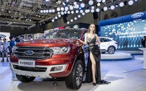 Mua SUV cỡ trung: Chọn Toyota Fortuner hay Ford Everest?