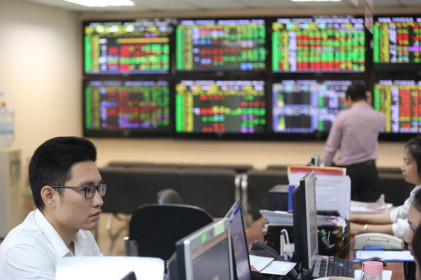 Chứng khoán Việt đang rẻ hơn khu vực