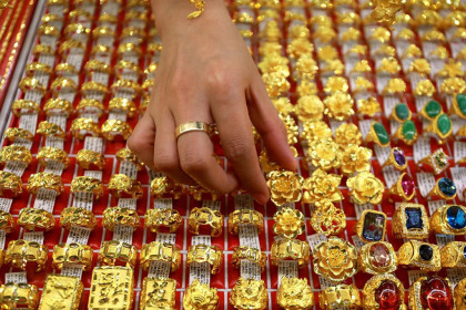 Vàng tăng vọt gần 45 triệu đồng/lượng