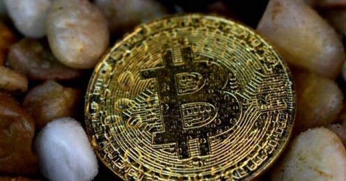 Bitcoin tăng “sốc”, phá ngưỡng 7.500 USD