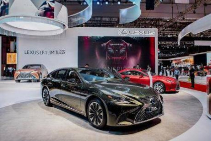 Ra mắt bộ đôi sedan hạng sang Lexus LS và ES
