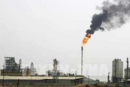 Giá dầu tăng hơn 4,5% sau vụ Iran phóng tên lửa vào các căn cứ quân sự Mỹ tại Iraq