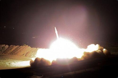 Iran nã 13 tên lửa vào các căn cứ quân sự của Mỹ ở Iraq