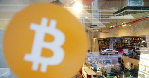 Giá Bitcoin 'ăn theo' tiếng đạn bom