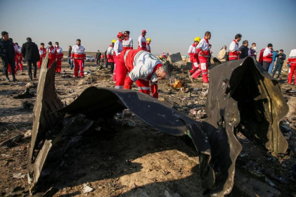Tổng thống Ukraine lên tiếng về vụ máy bay rơi tại Iran