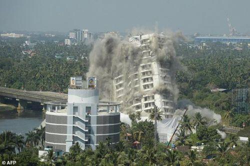[Video] Ấn Độ đánh sập tòa nhà 19 tầng vì xây dựng trái phép