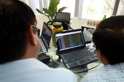 Cổ phiếu nhỏ tạo sóng giúp VN-Index tăng điểm trở lại