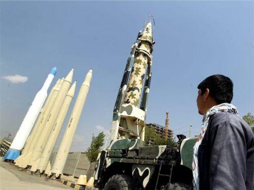 Iran "dọa" Mỹ bằng tên lửa mang 10 đầu đạn hạt nhân, đương lượng nổ 4,2 MT