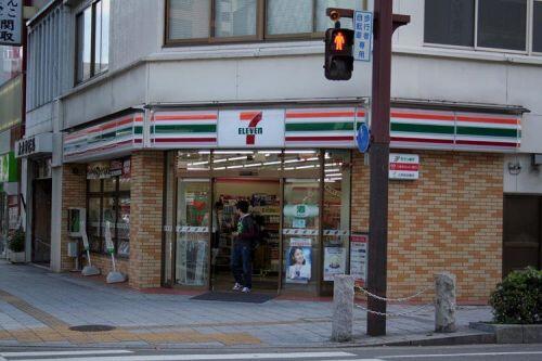 Chủ tiệm tạp hóa Nhật nổi tiếng cả nước vì 'dám' đóng cửa nghỉ Tết 1 ngày