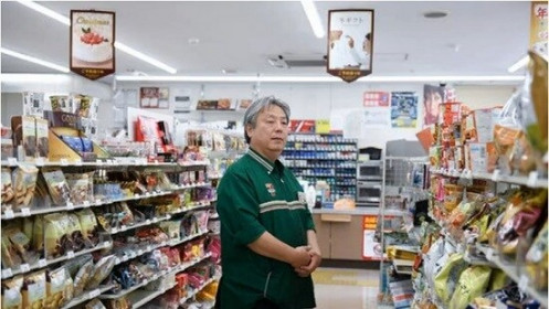 Chủ tiệm tạp hóa Nhật nổi tiếng cả nước vì 'dám' đóng cửa nghỉ Tết 1 ngày