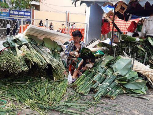Chợ lá dong nửa thế kỷ ở Sài Gòn ế ẩm do heo tăng giá