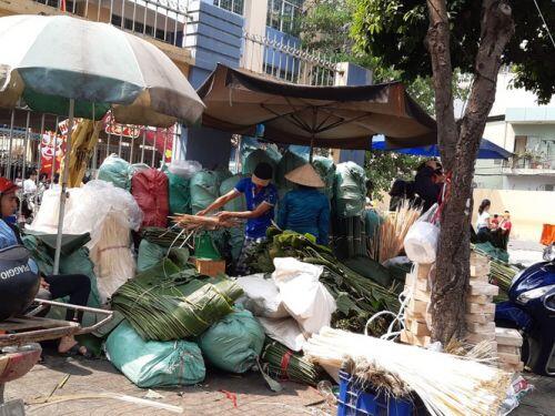 Chợ lá dong nửa thế kỷ ở Sài Gòn ế ẩm do heo tăng giá
