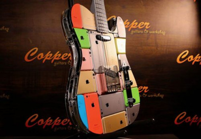 Siêu chất: Chiếc guitar được làm từ 106 chiếc iPhone
