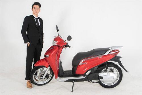 Chưa đầy 10 ngày ra mắt, xe máy "made in Vietnam" giống với Honda SH đột ngột tăng giá bán