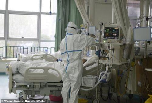 Bệnh viện ở Vũ Hán "oằn mình" vì quá tải do bệnh viêm phổi lạ bùng phát
