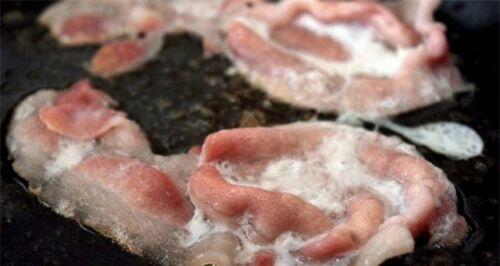 Xúc xích, thịt xông khói được ưa chuộng trong mùa Tết: Tiện dụng nhưng đừng lạm dụng