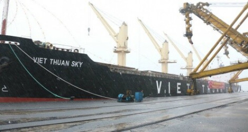 TKV rót 45.000 tấn than cho tàu "xông đất" ngày đầu năm mới