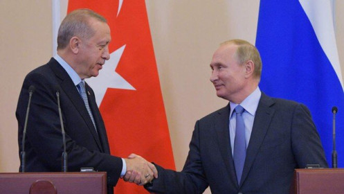 Căng thẳng với Mỹ gia tăng, Thổ Nhĩ Kỳ “lao vào vòng tay” Nga càng nhanh