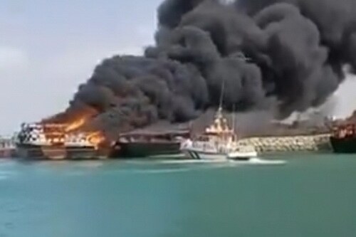 4 tàu Iran bị đốt cháy ngay tại eo biển Hormuz