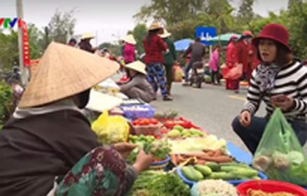 Chợ phiên ngày Tết bên phá Tam Giang