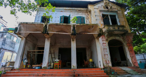Biệt thự Pháp "cổ" ở Hà Nội: Không cứu không ổn, mà cứu thì cũng không được!