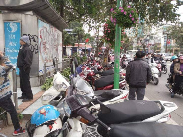 Hà Nội: Loạn 'chặt chém' tiền gửi xe tại các điểm du xuân