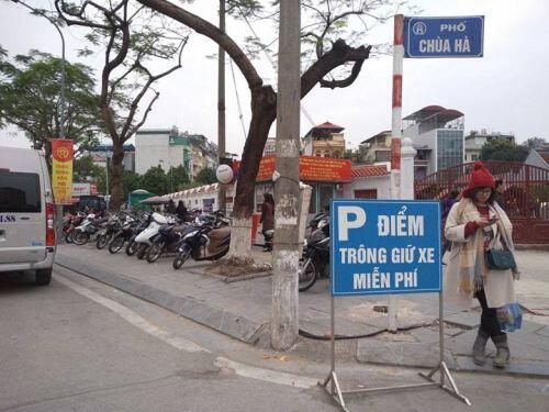 Hà Nội: Loạn 'chặt chém' tiền gửi xe tại các điểm du xuân