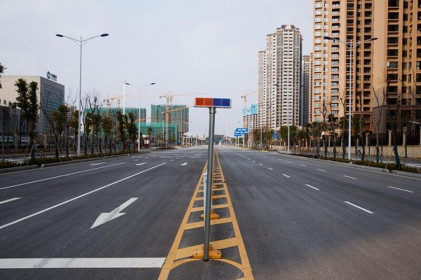 Cảnh đường phố Trung Quốc vắng tanh giữa “bão” viêm phổi cấp do virus corona