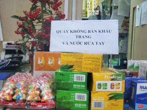 Sau 1 đêm, chợ thuốc lớn nhất Hà Nội đồng loạt đặt biển 'không bán khẩu trang, miễn hỏi'