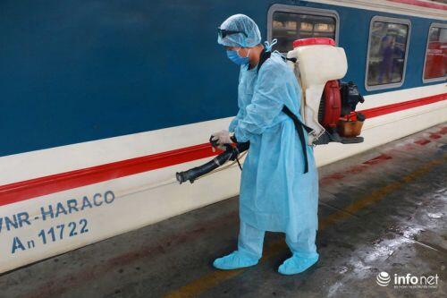 Phòng ngừa dịch virus Corona, Ga Hà Nội phun khử trùng toàn bộ nhà ga và các tàu