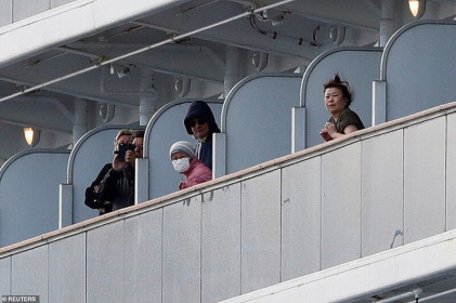 Cuộc sống trên du thuyền 3.700 người bị cách ly tại Nhật vì virus corona