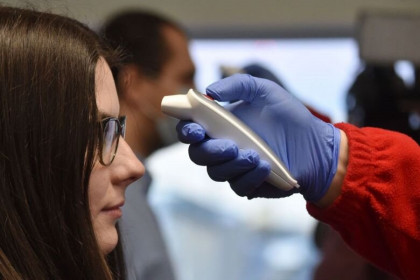 Hungary phá đường dây tung tin giả về virus Corona mới