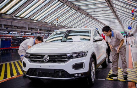 Hãng ô tô Đức hoãn khởi động một số nhà máy tại Trung Quốc