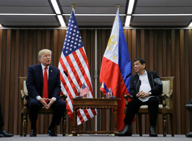 Tổng thống Duterte tuyên bố không để Tổng thống Trump cứu thỏa thuận quân sự