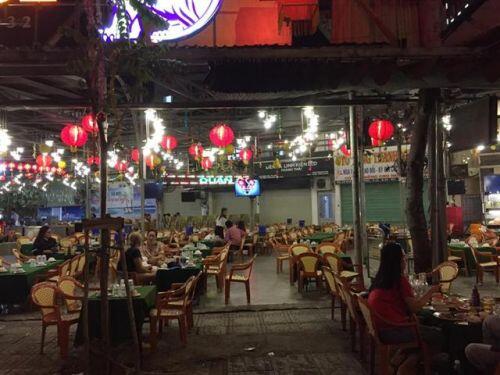 Người Sài Gòn ngại dịch Corona: Thành phố 'buồn' với quán ế; phố đi bộ, mua sắm vắng