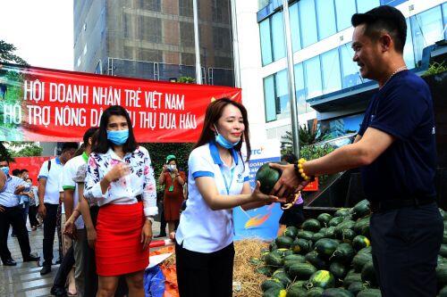 Hội Doanh nhân trẻ Việt Nam và Cán bộ Nhân viên Tập đoàn TTC hỗ trợ tiêu thụ 40 tấn nông sản