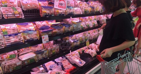 Giá thị gà, vịt tại chợ, siêu thị cao gấp hai, gấp ba lần ở trại