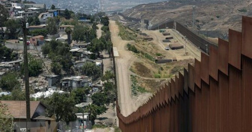 Lầu Năm Góc chi thêm gần 4 tỷ USD xây bức tường biên giới