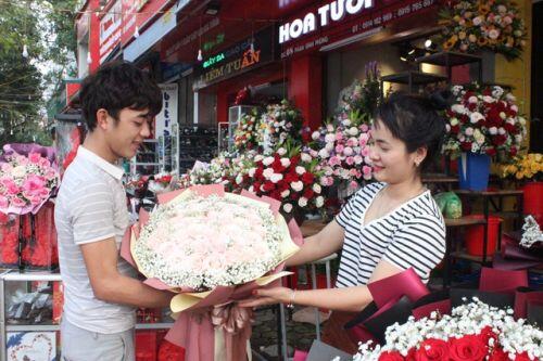 Lo sợ virus Corona, các shop hoa giảm nhập hồng ngoại