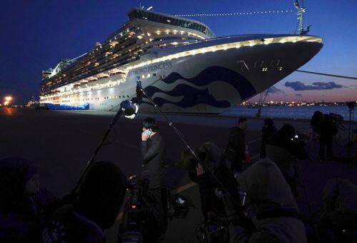 Nhật Bản cấp 2.000 iPhone cho hành khách du thuyền bị cách ly vì nCoV