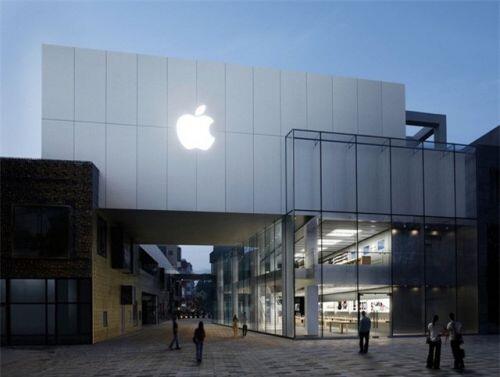 Apple kiểm tra thân nhiệt khách hàng khi vào mua iPhone