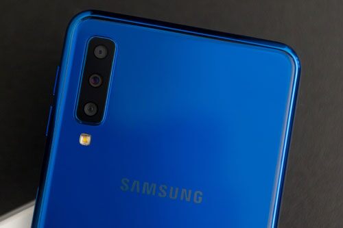 Smartphone 3 camera sau của Samsung giảm giá cực sốc tại Việt Nam