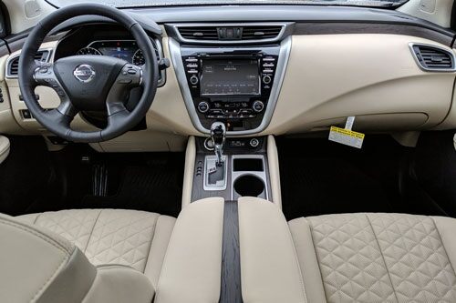 SUV Nissan sử dụng động cơ V6, giá hơn 1 tỷ đồng