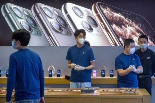 Samsung hưởng lợi lớn khi Apple và các đối thủ lao đao vì dịch corona