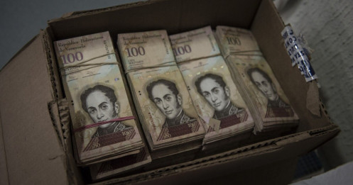 Chính phủ Venezuela cử người “lặn lội” sang Nga để in tiền về cho dân tiêu