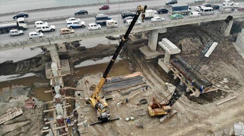 Hà Nội: Toàn cảnh công trường dự án xây dựng 2 cầu qua hồ Linh Đàm