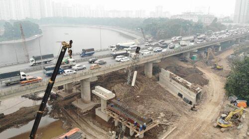 Hà Nội: Toàn cảnh công trường dự án xây dựng 2 cầu qua hồ Linh Đàm