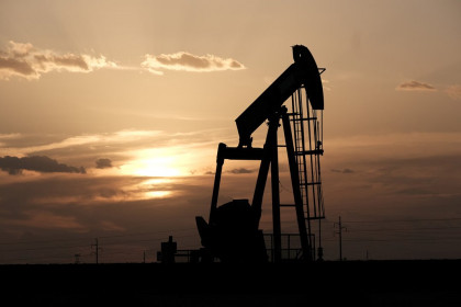Lo ngại dịch Covid-19 lan rộng, giá dầu thế giới giảm chạm đáy trong 1 năm