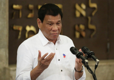 Tổng thống Duterte nói Philippines có thể chọn Mỹ hoặc Trung Quốc